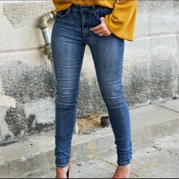 NWT. High-rise skinny jeans longer length - Picture 4 of 14